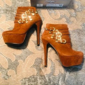 Cognac platform heeled booties